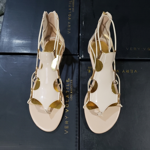 Very Volatile Clea Beige New in Box Size 8 - Picture 3 of 7